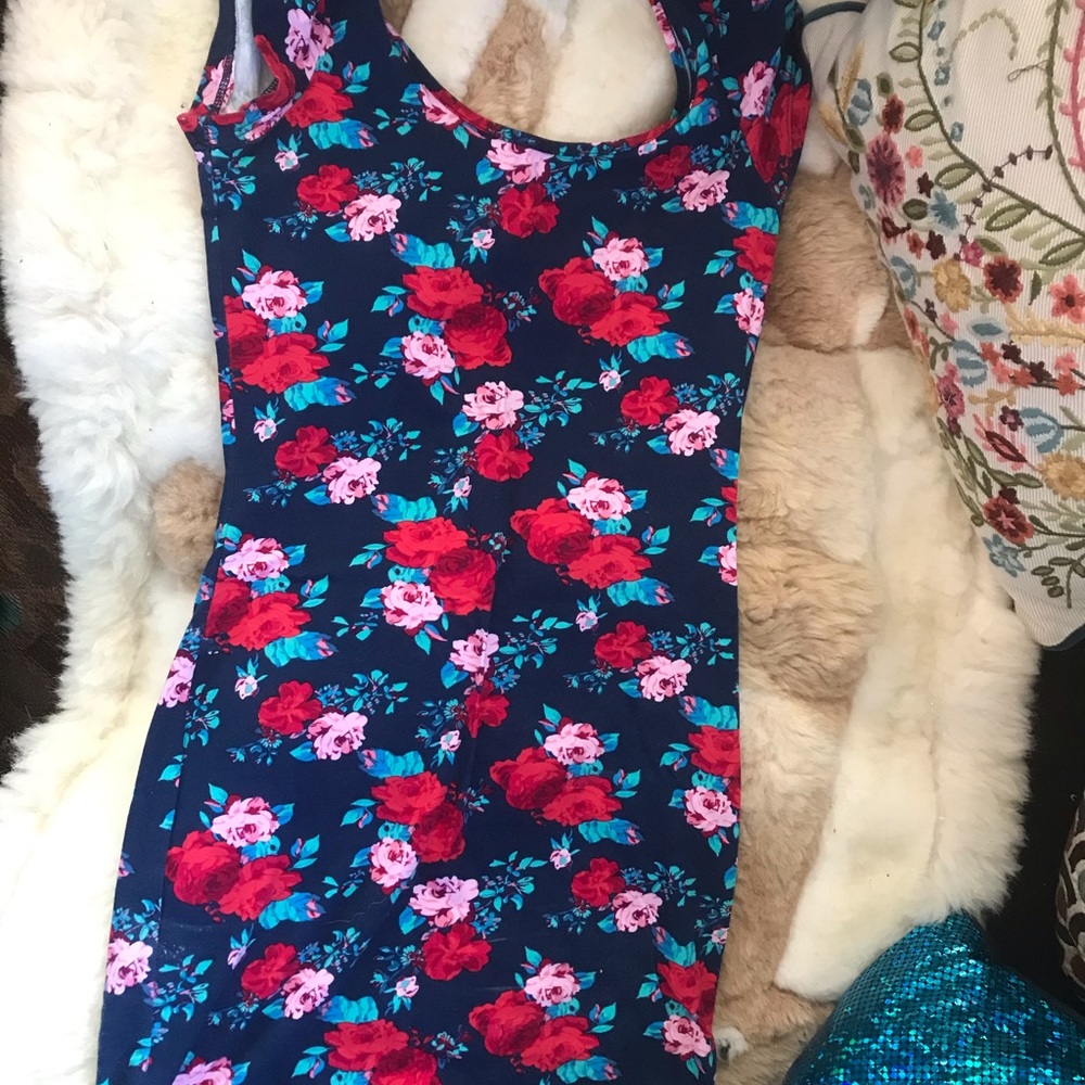 Floral body hugging dress NWOT